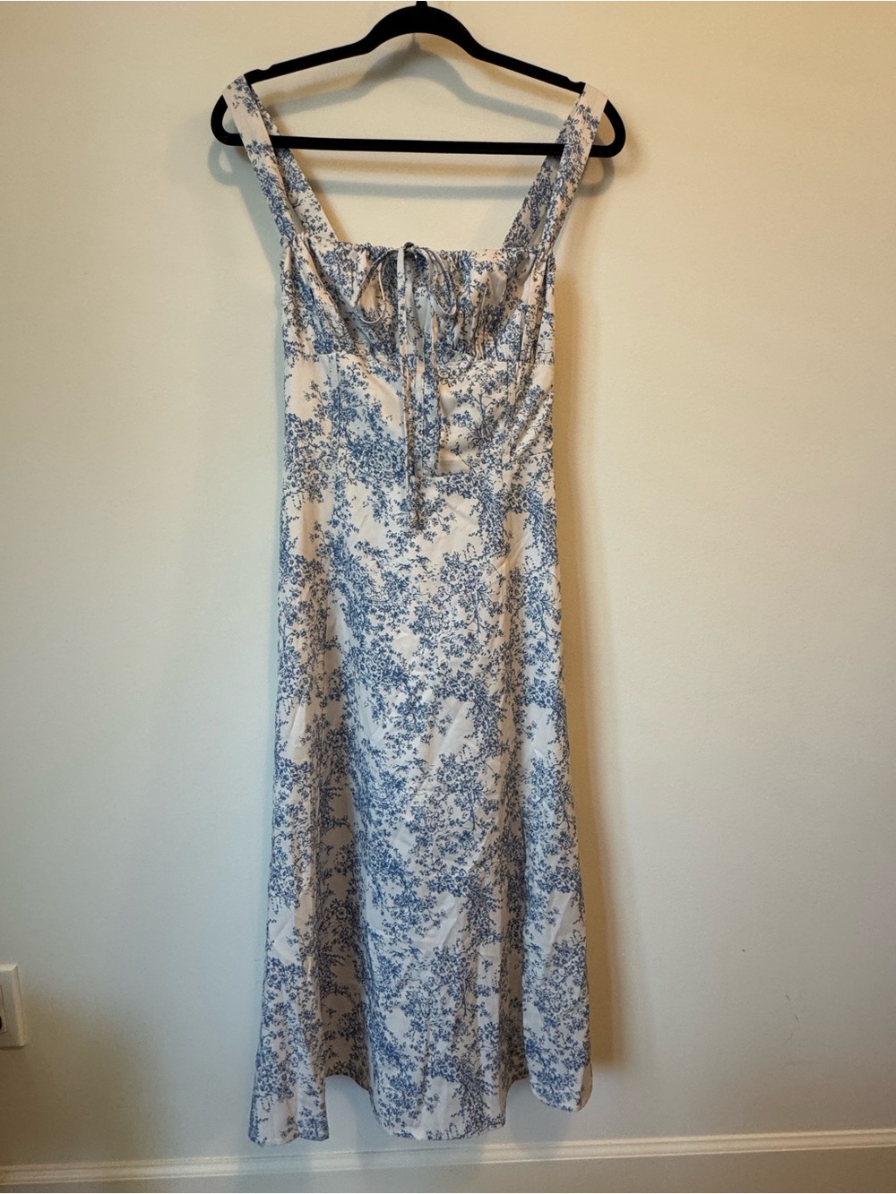 The Blue Square Neck Floral Ruched Midi Dress

$61.00 CAD
